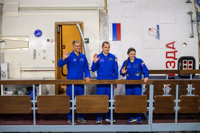Космонавты дублирующего экипажа МКС-74 Анил Менон, Петр Дубров, Анна Кикина в Звездном городке