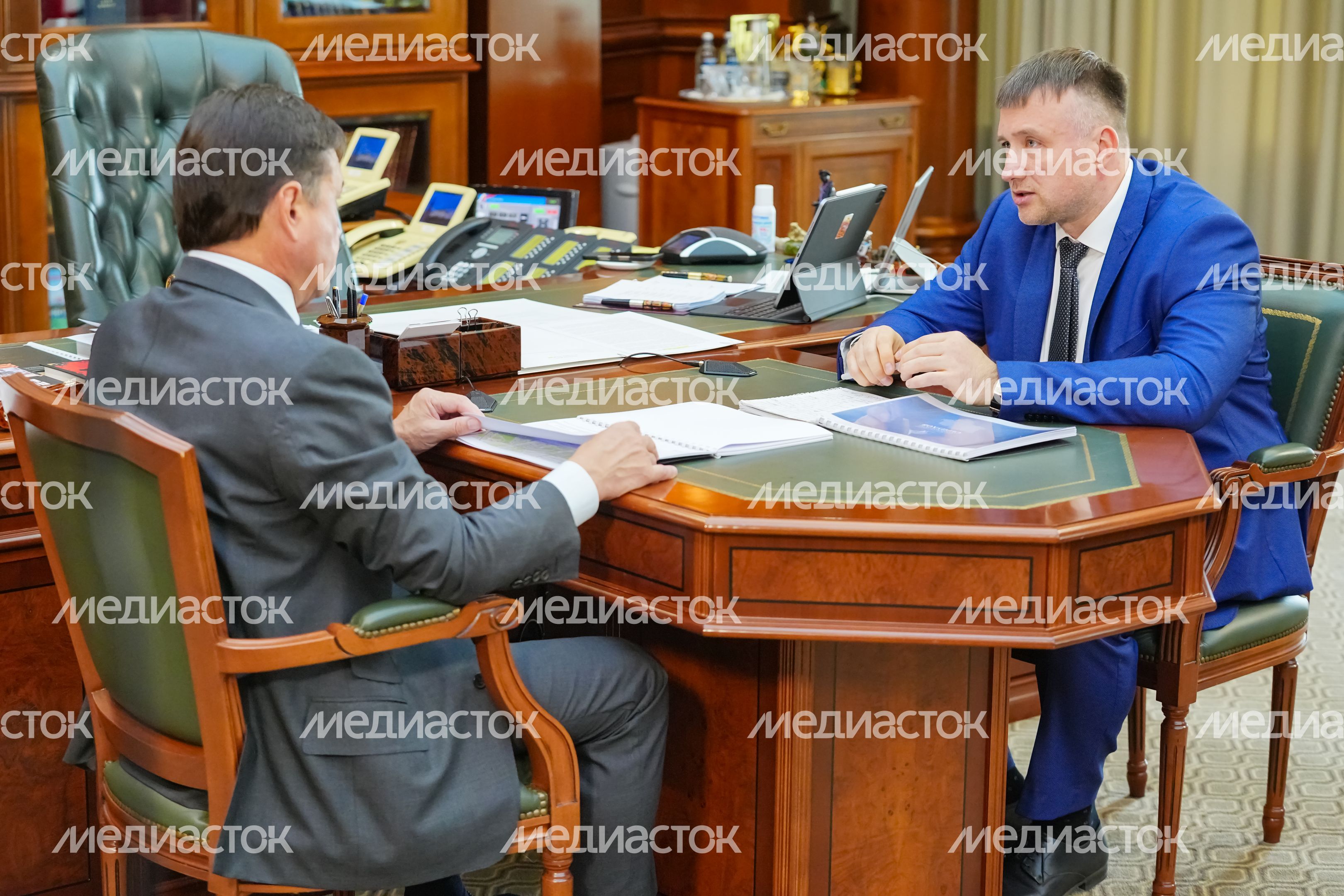 Андрей Воробьев провел рабочую встречу с главой г.о. Серпухов Алексеем Шимко Андрей Воробьев провел рабочую встречу с главой г.о. Серпухов Алексеем Шимко