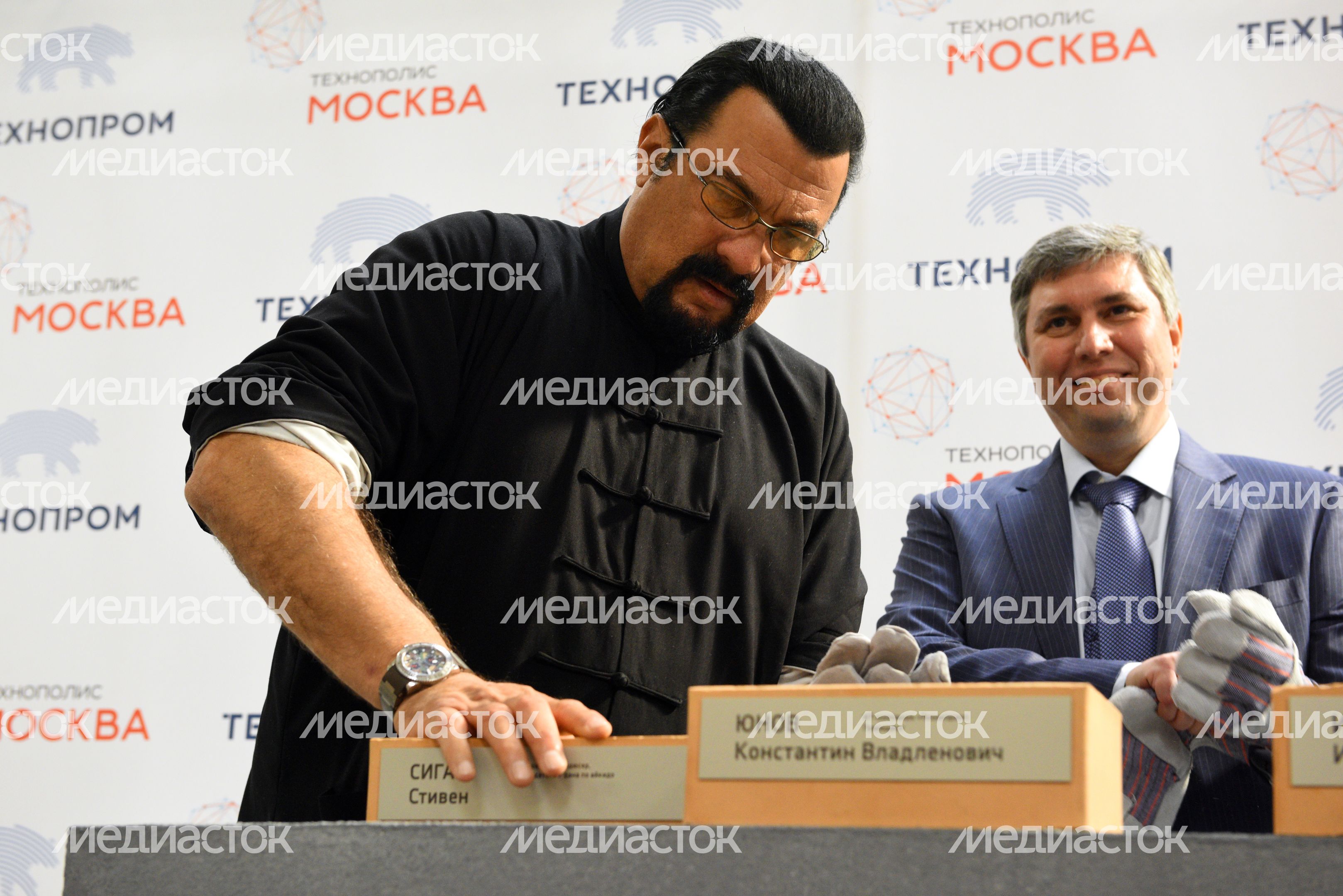 Закладка первого камня будущего R&D центра ИТ-компании «Технопром» Закладка первого камня будущего R&D центра ИТ-компании «Технопром»