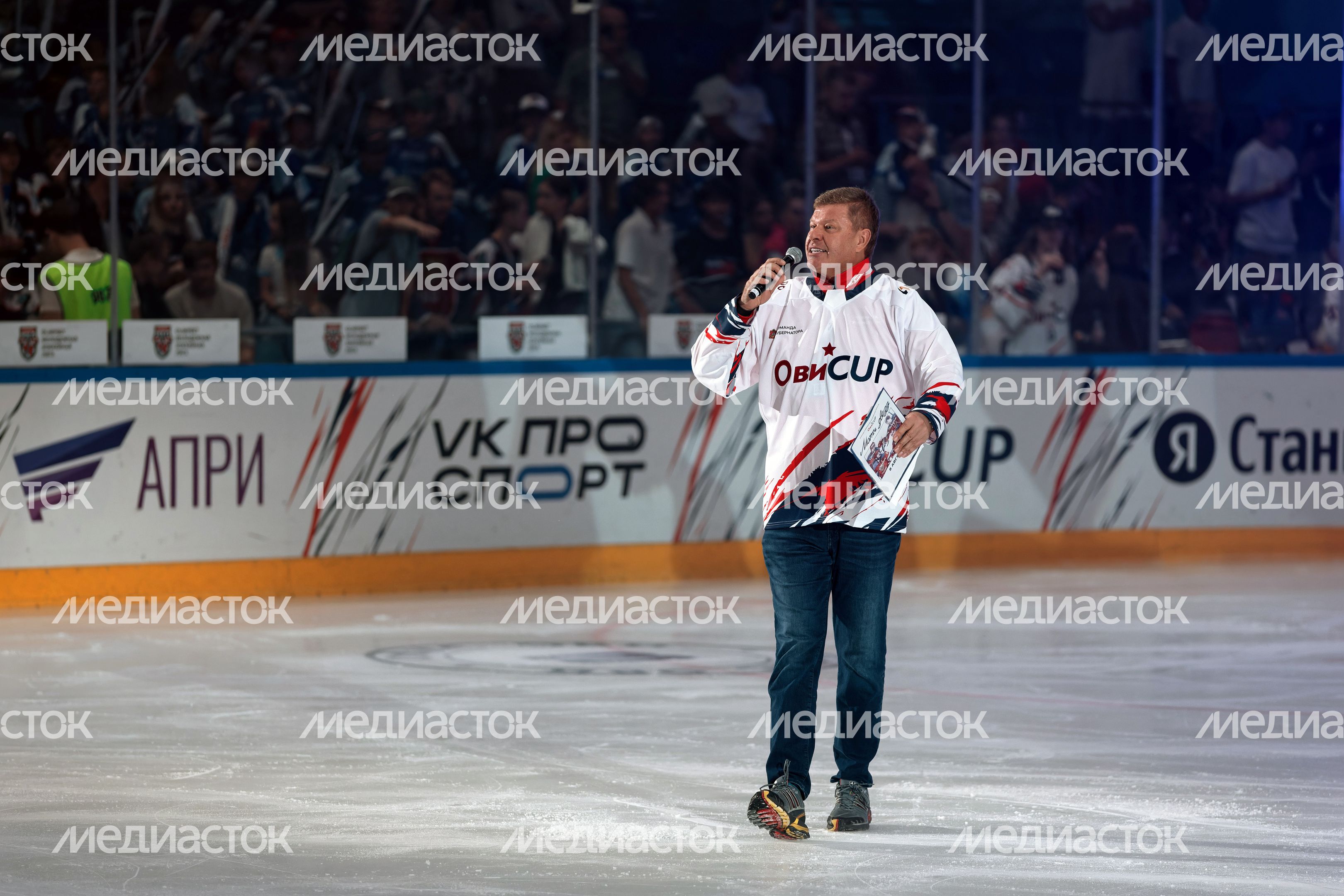 Дмитрий Губерниев провел церемонию закрытия детского турнира по хоккею «ОВИCUP-2026»