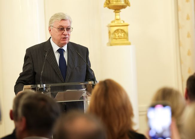 Анатолий Торкунов на церемонии вручения дипломов ветеранам СВО