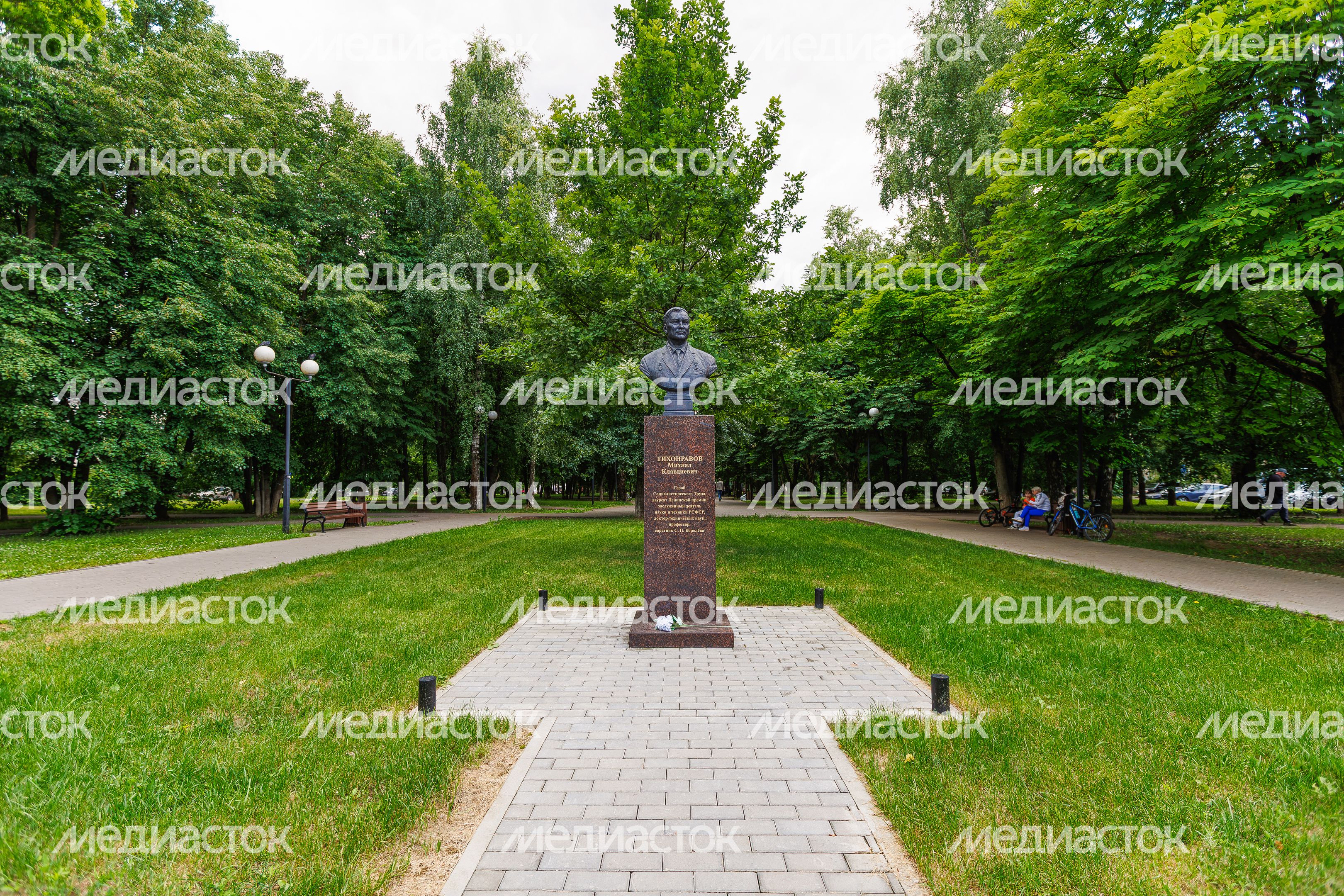Мемориал «Вечный огонь» на Лесной улице в микрорайоне Юбилейный города Королева Мемориал «Вечный огонь» на Лесной улице в микрорайоне Юбилейный города Королева