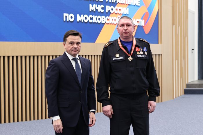 Андрей Воробьев поздравил сотрудников МЧС с Днем спасателя и 35-летием ведомства