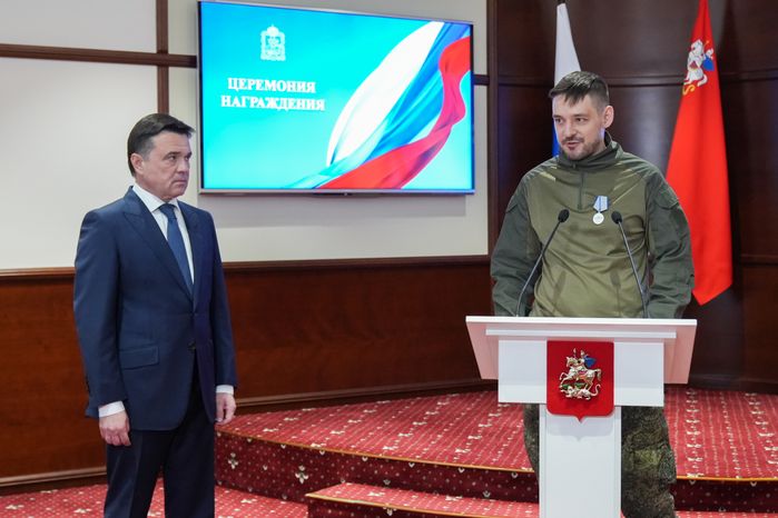 Андрей Воробьев вручил государственные награды добровольцам БАРСа