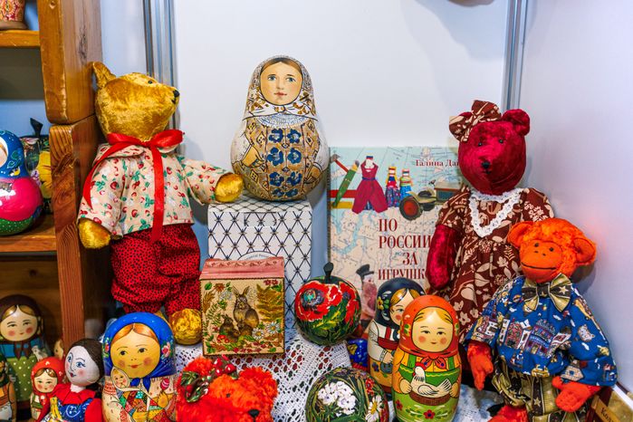 Предметы народных художественных промыслов на выставке «Ладья. Зимняя сказка 2024»