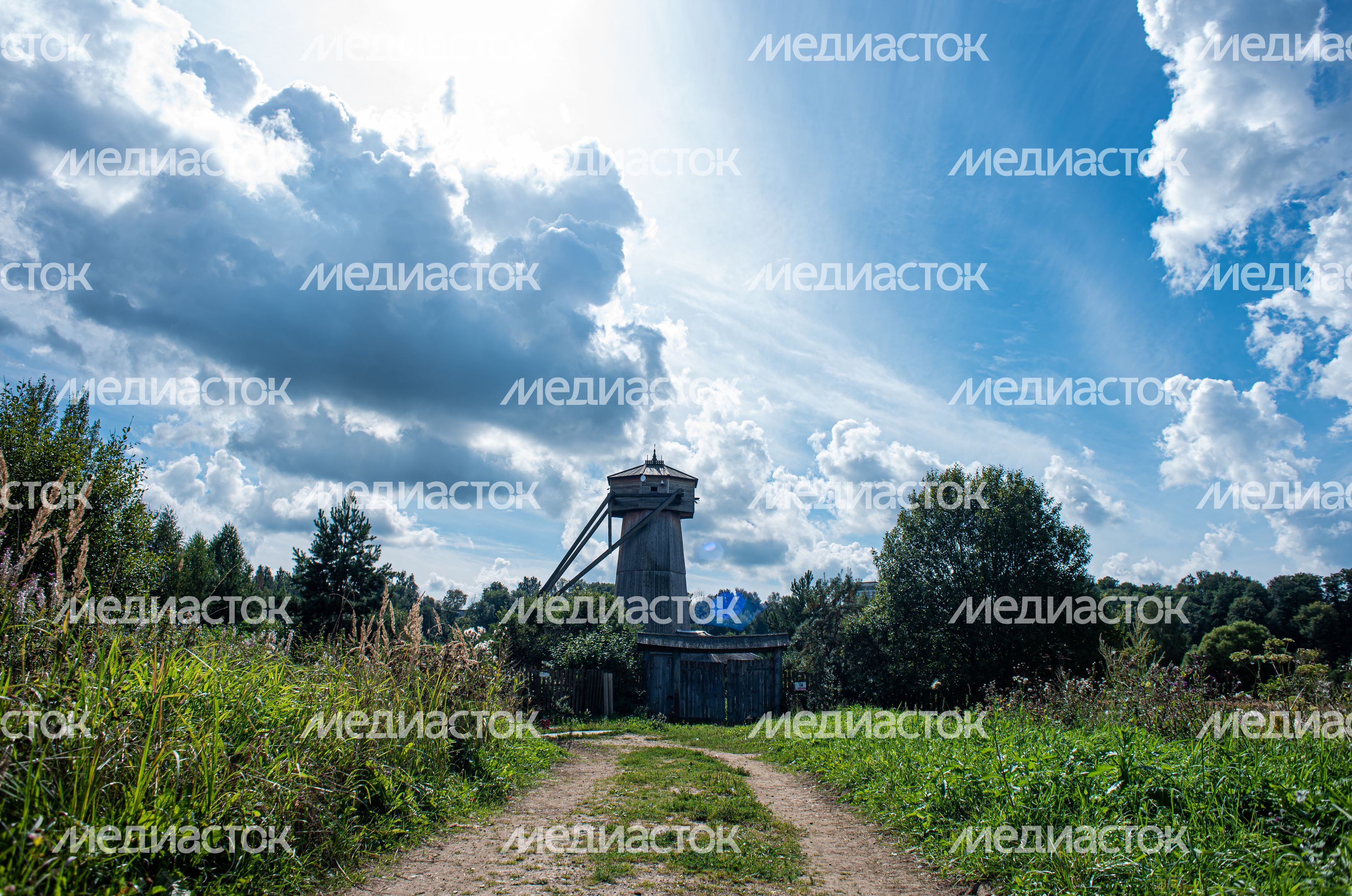 Летние виды музея деревянного зодчества