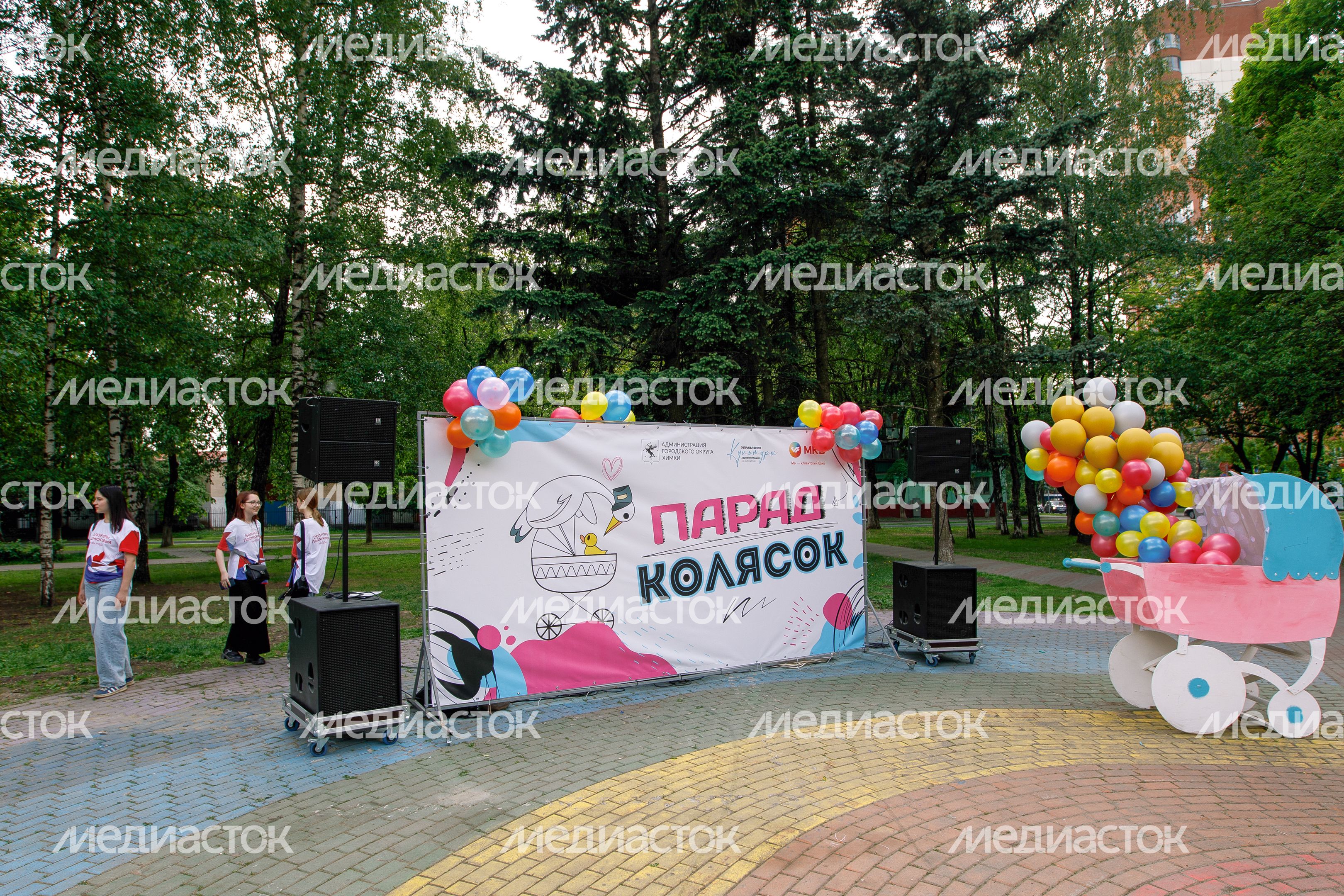 Парад колясок в сквере "Юбилейный" в Химках Парад колясок в сквере "Юбилейный" в Химках
