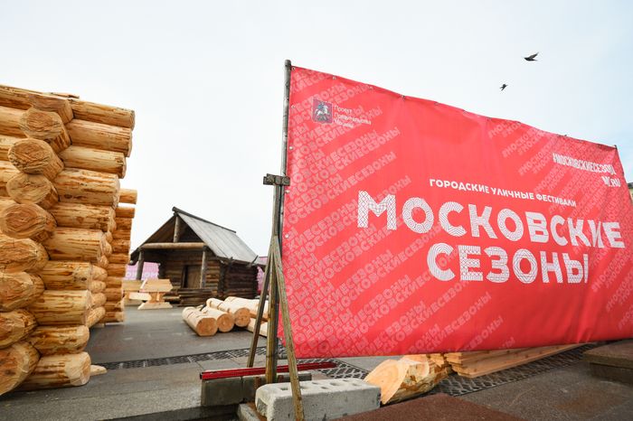 Монтаж инсталляций для фестиваля «Московская Масленица» на Манежной площади
