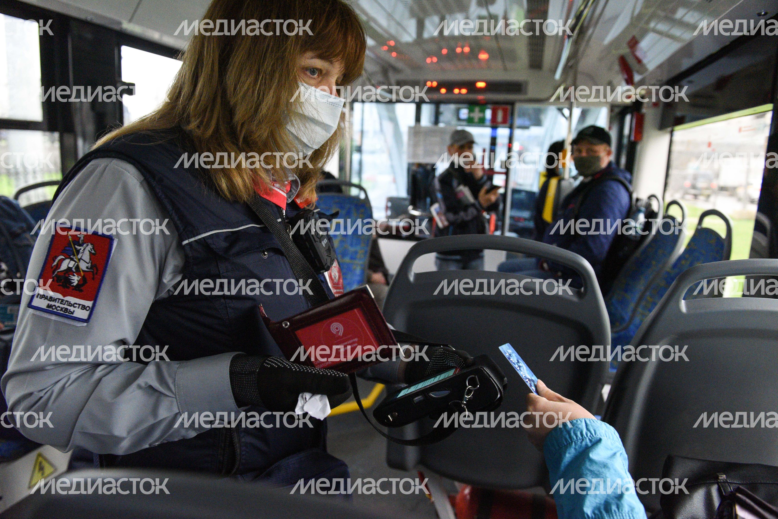 Проверки соблюдения масочно-перчаточного режима в общественном транспорте в Москве