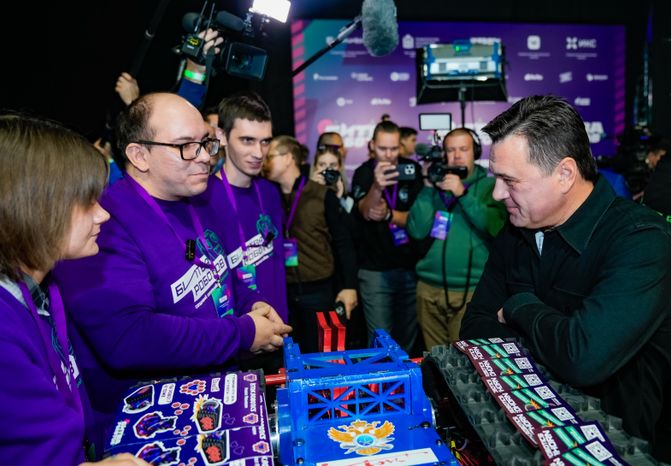 Андрей Воробьев дал старт финалу  международного чемпионата «Битва роботов»