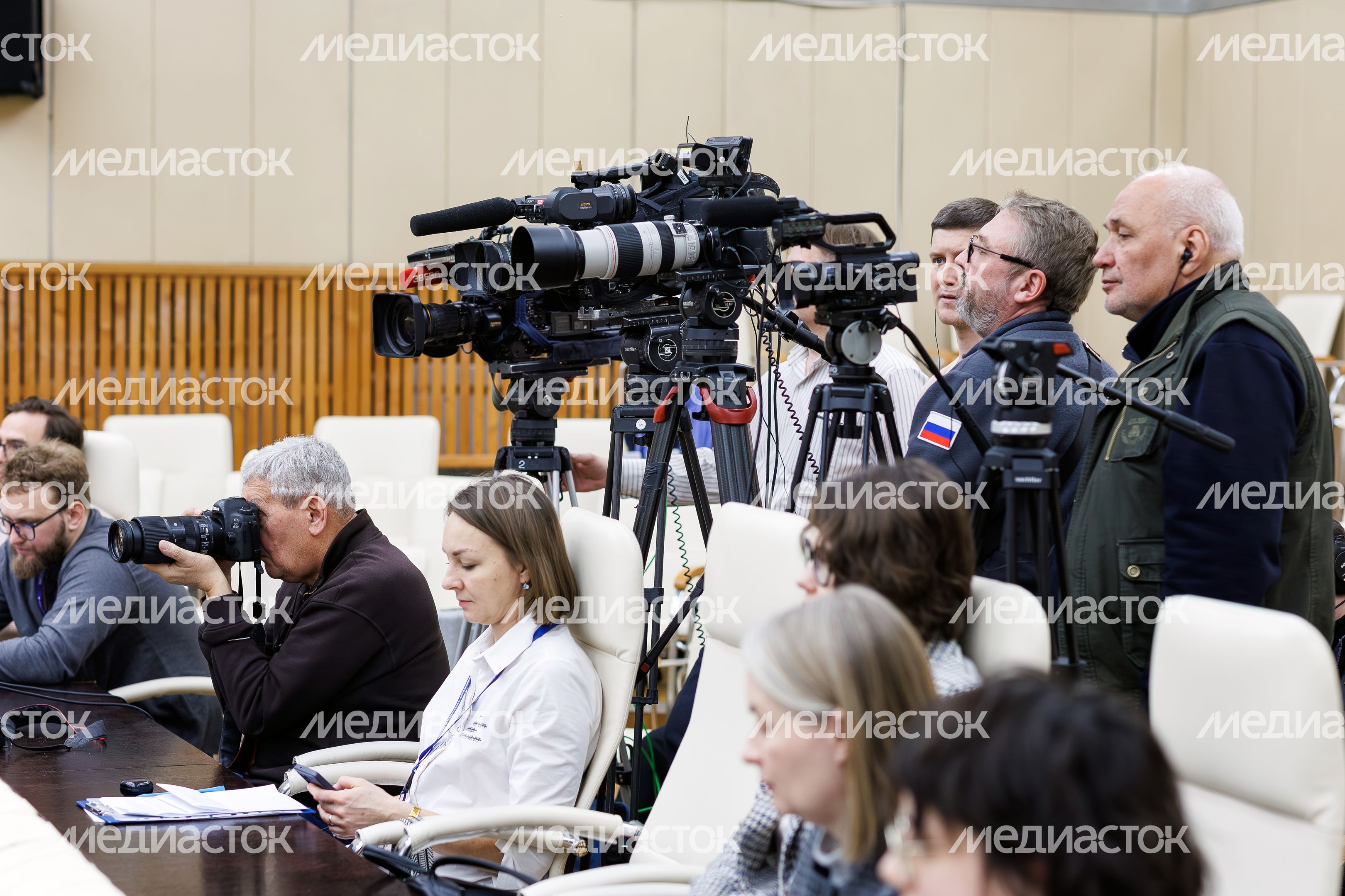 Космонавт Роскосмоса Олег Платонов на пресс-конференции в Звездном городке Космонавт Роскосмоса Олег Платонов на пресс-конференции в Звездном городке