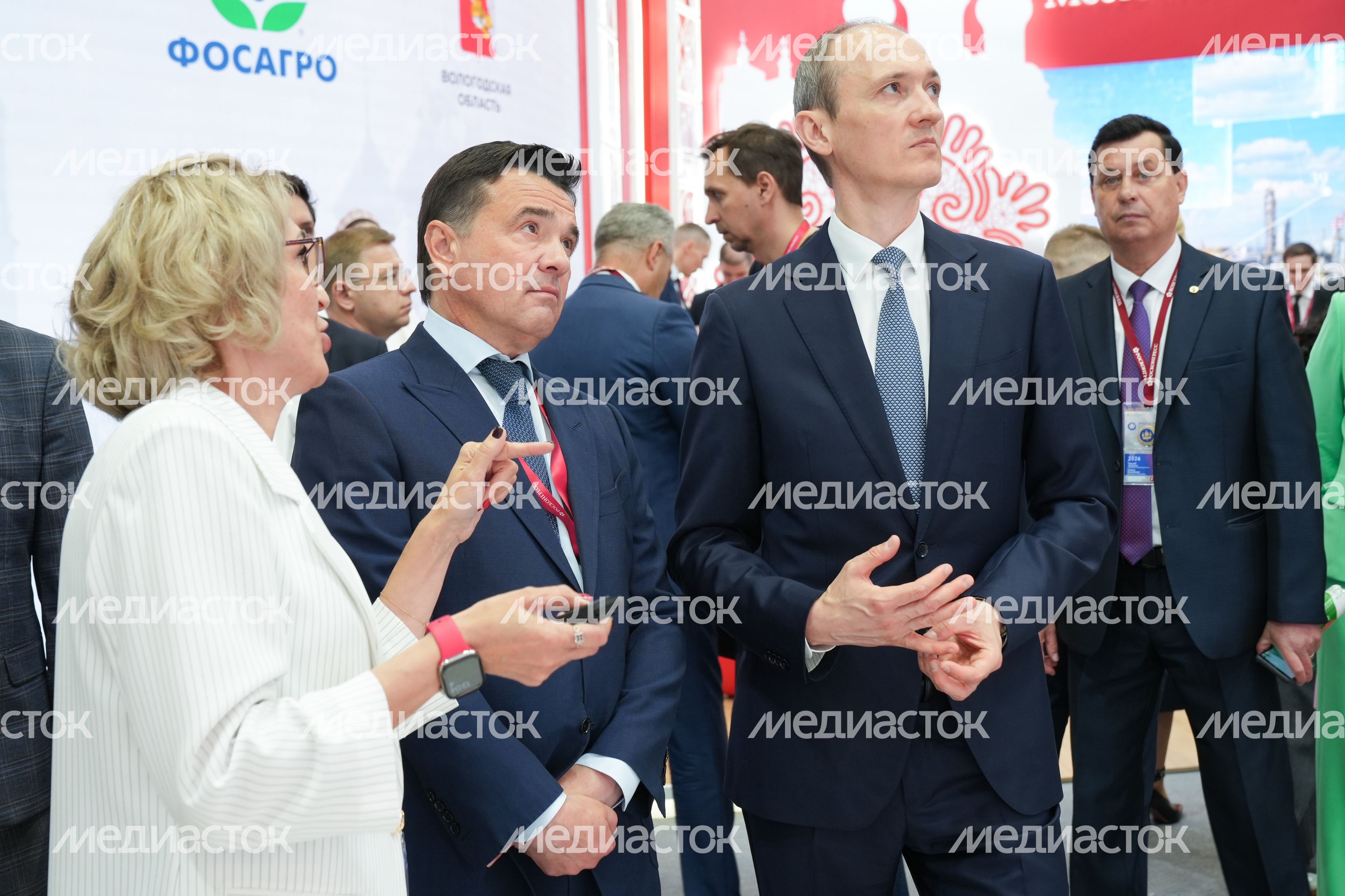 Дмитрий Григоренко посетил подмосковный стенд на ПМЭФ-2026 Дмитрий Григоренко посетил подмосковный стенд на ПМЭФ-2026