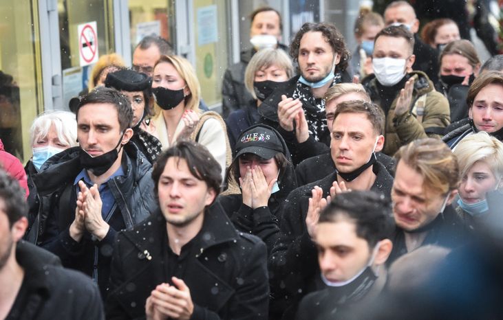 Прощание с режиссером Романом Виктюком в Москве