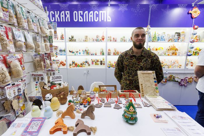 Сувениры народных промыслов Подмосковья на выставке-ярмарке «Ладья»