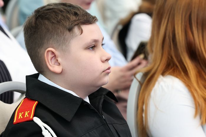 Андрей Воробьев вручил паспорта юным жителям Подмосковья