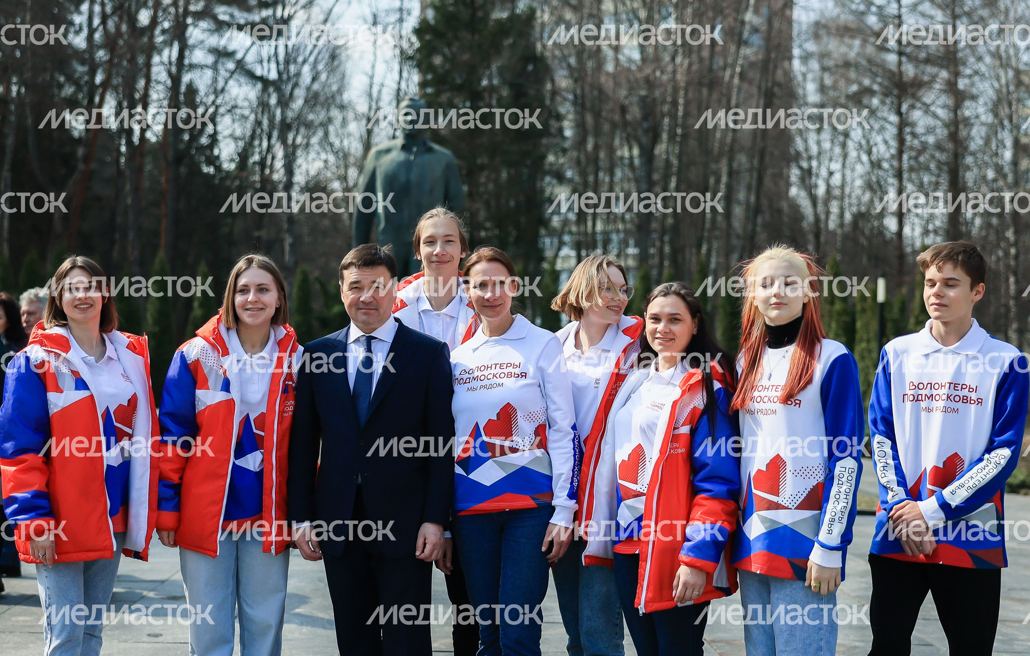 Посещение губернатором космонавта первого отряда