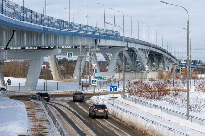 Зимний вид на мост через Волгу в Дубне