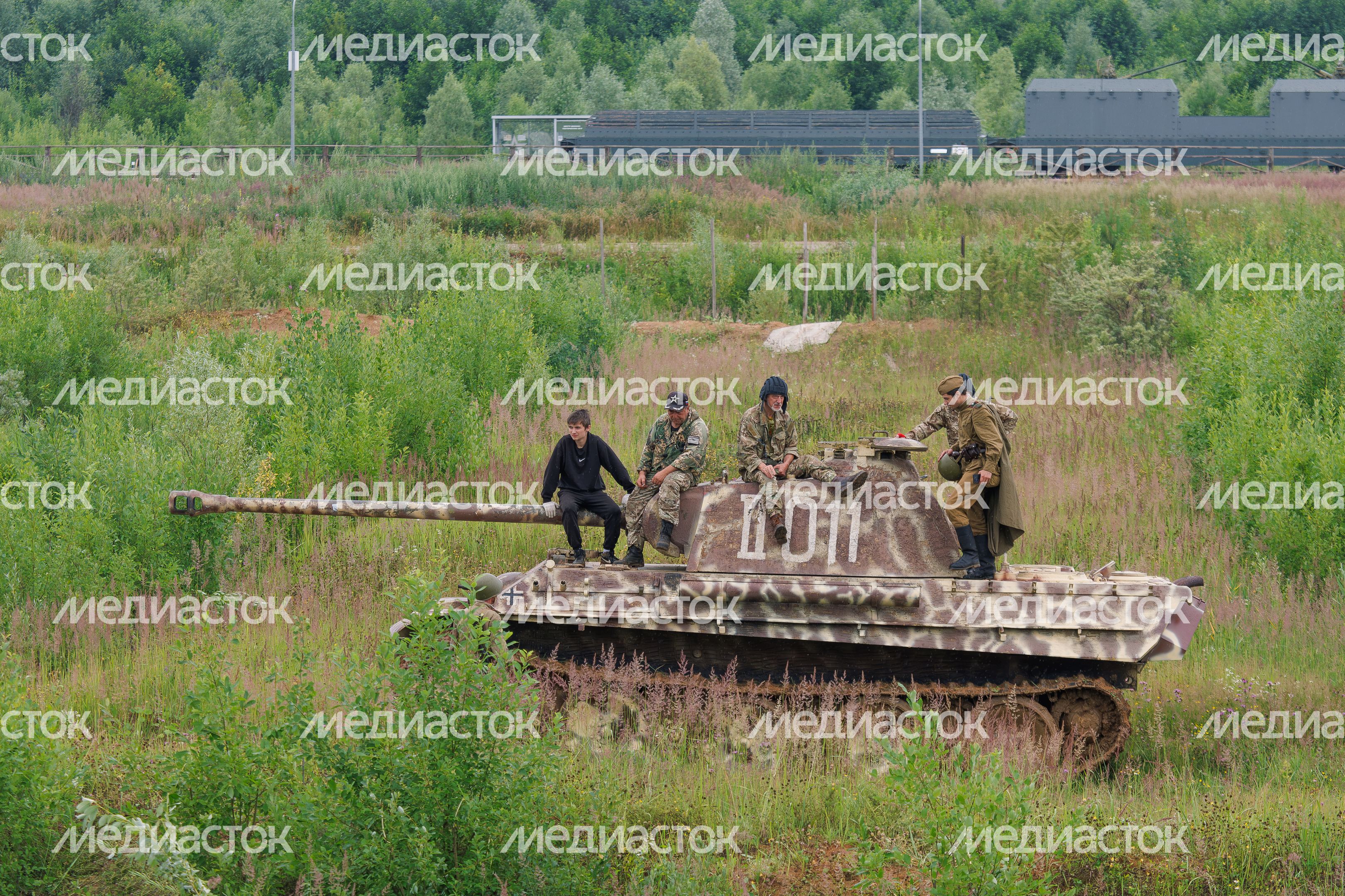 Эпизод Курской битвы под Прохоровкой на военно-исторической реконструкции в Центральном парке «Патриот»