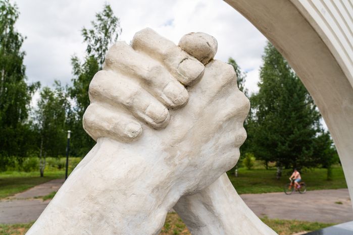 Памятник Дружбы славянских народов в Лотошино