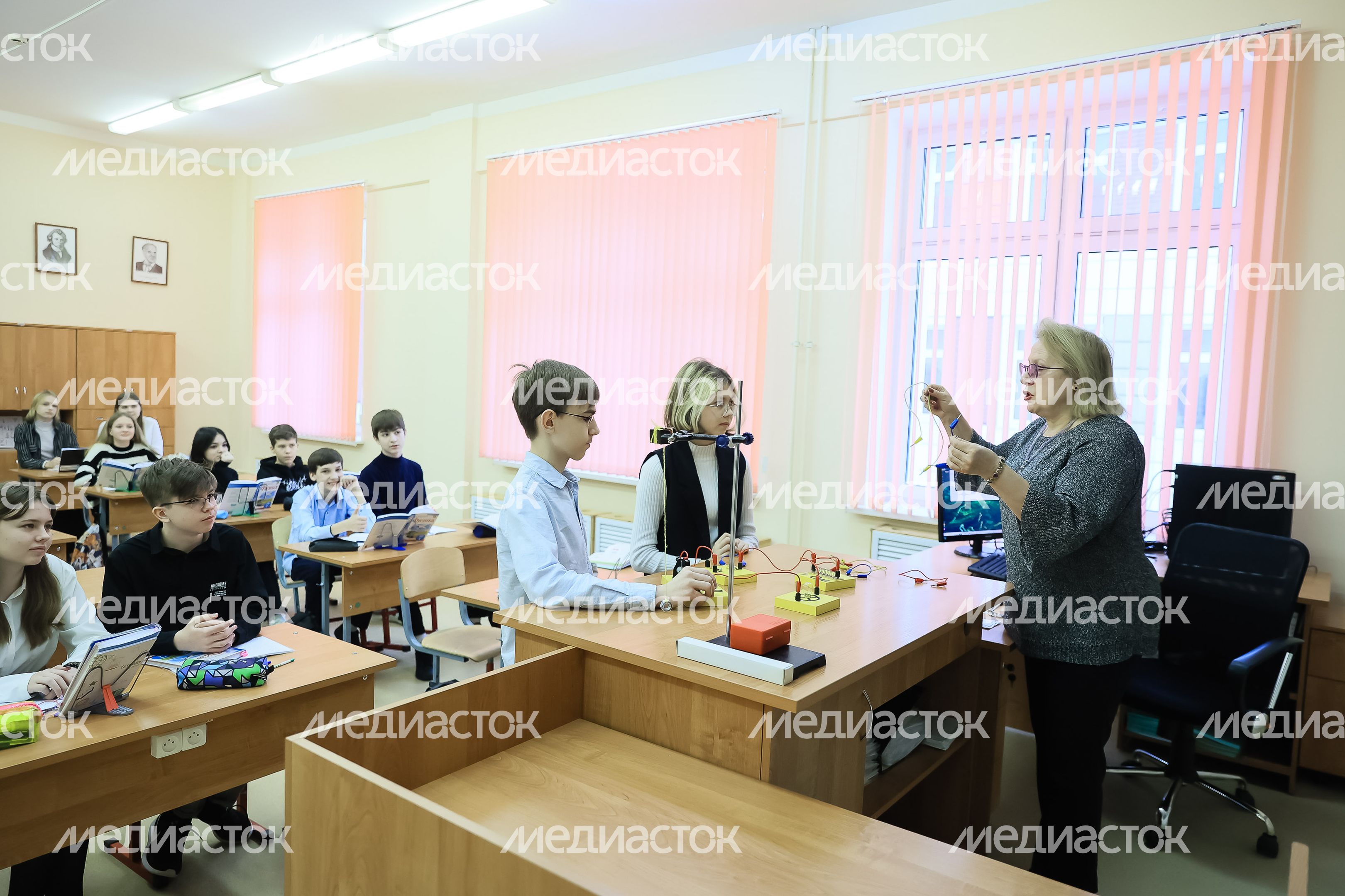Встреча Губернатора Подмосковья со школьниками из Балашихи, чьи близкие находятся в зоне СВО