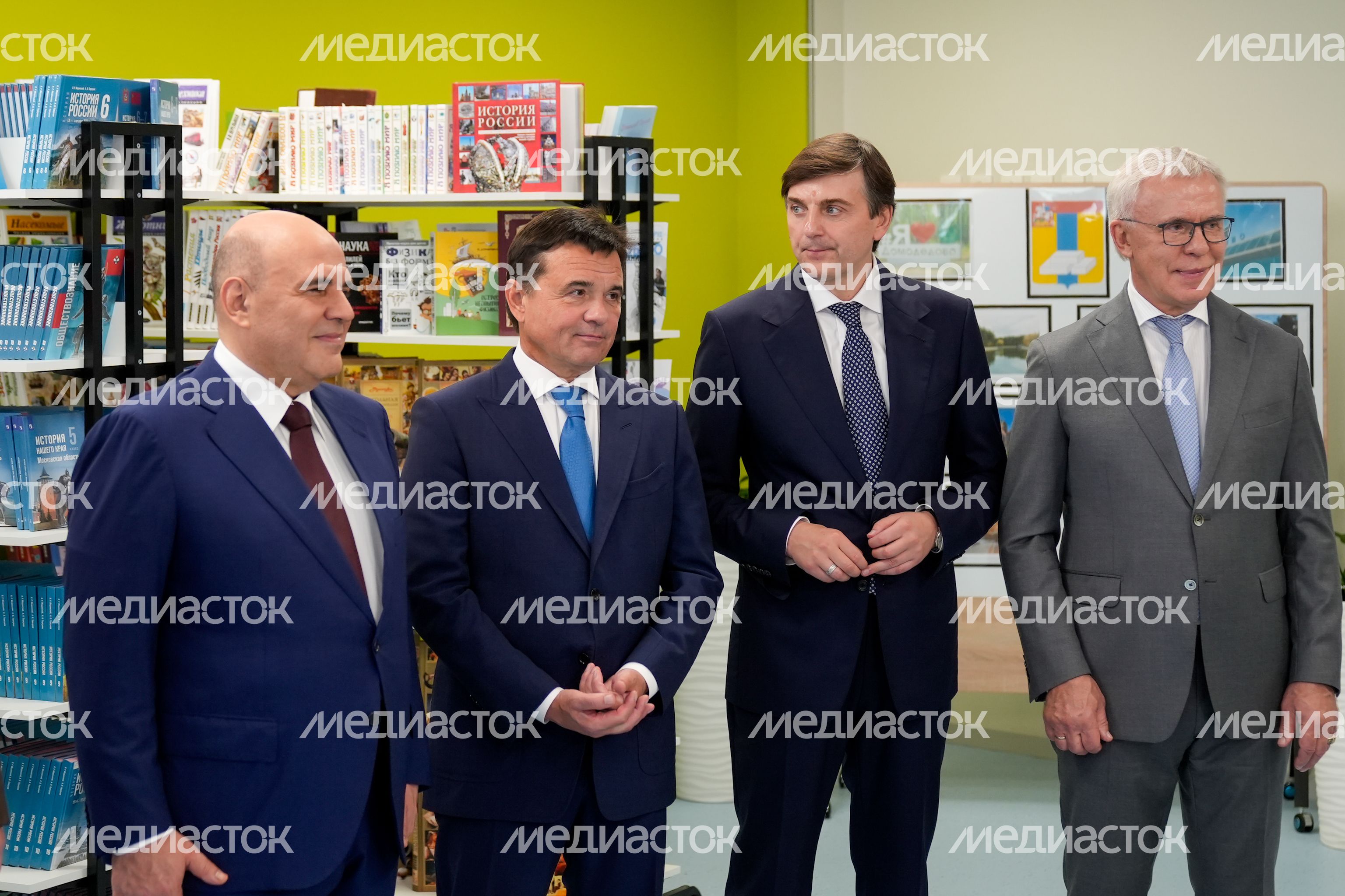 Михаил Мишустин, Андрей Воробьев и Сергей Кравцов поздравили с Днем знаний учеников и педагогов "Орбиты" Михаил Мишустин, Андрей Воробьев и Сергей Кравцов поздравили с Днем знаний учеников и педагогов "Орбиты"