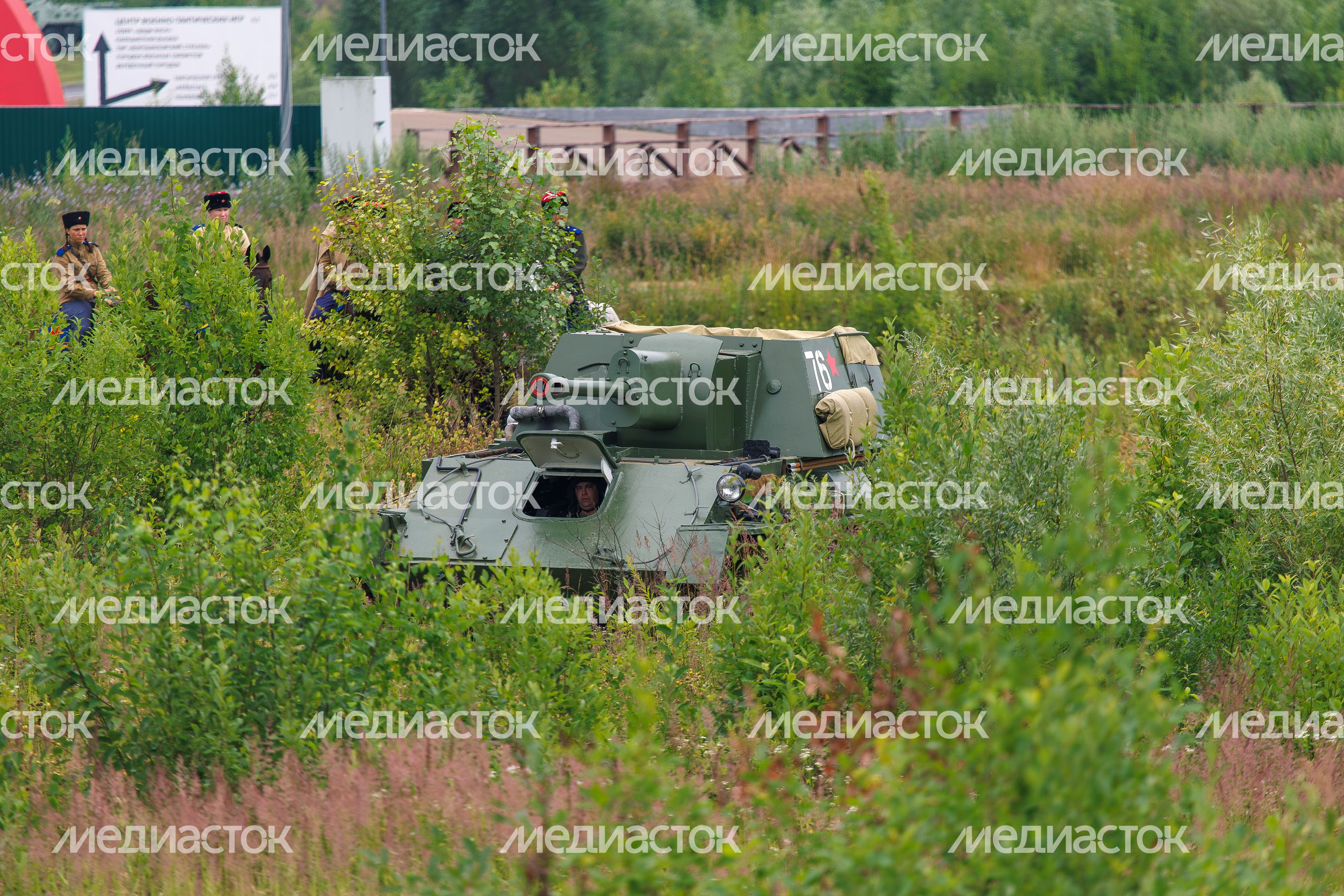 Эпизод Курской битвы под Прохоровкой на военно-исторической реконструкции в Центральном парке «Патриот»