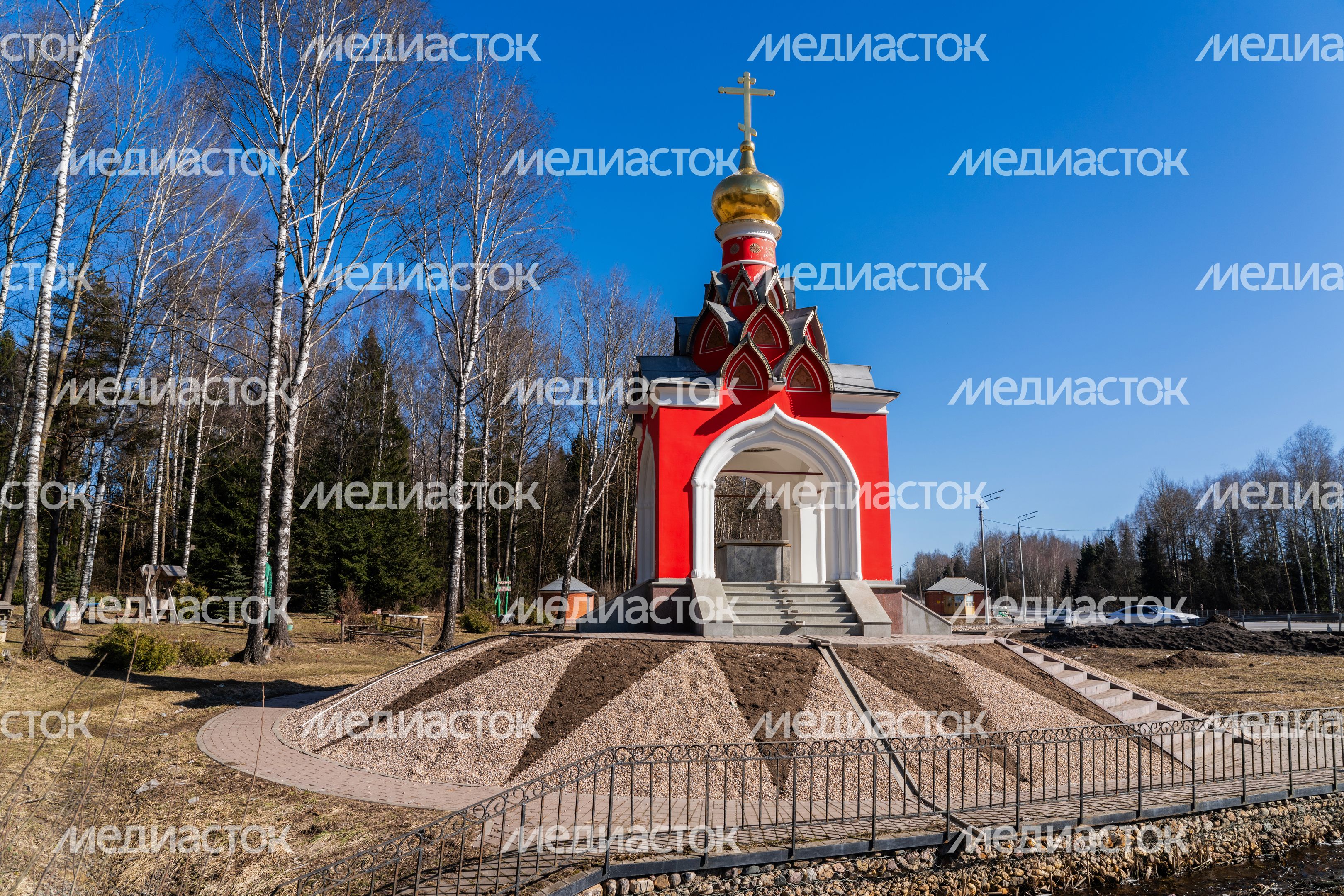 Часовня иконы Божией Матери «Живоносный источник» в Можайском округе у истока Москвы-реки Часовня иконы Божией Матери «Живоносный источник» в Можайском округе у истока Москвы-реки