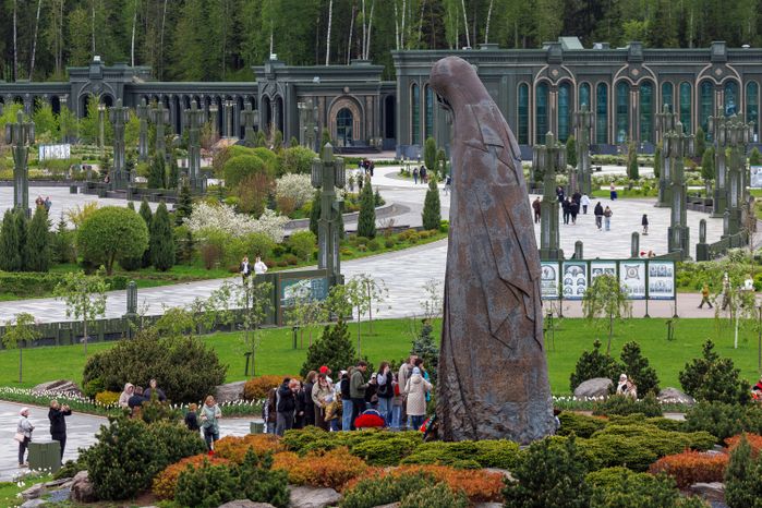 Мемориал «Матерям победителей» у Главного храма ВС РФ в Центральном парке «Патриот» Одинцовского округа