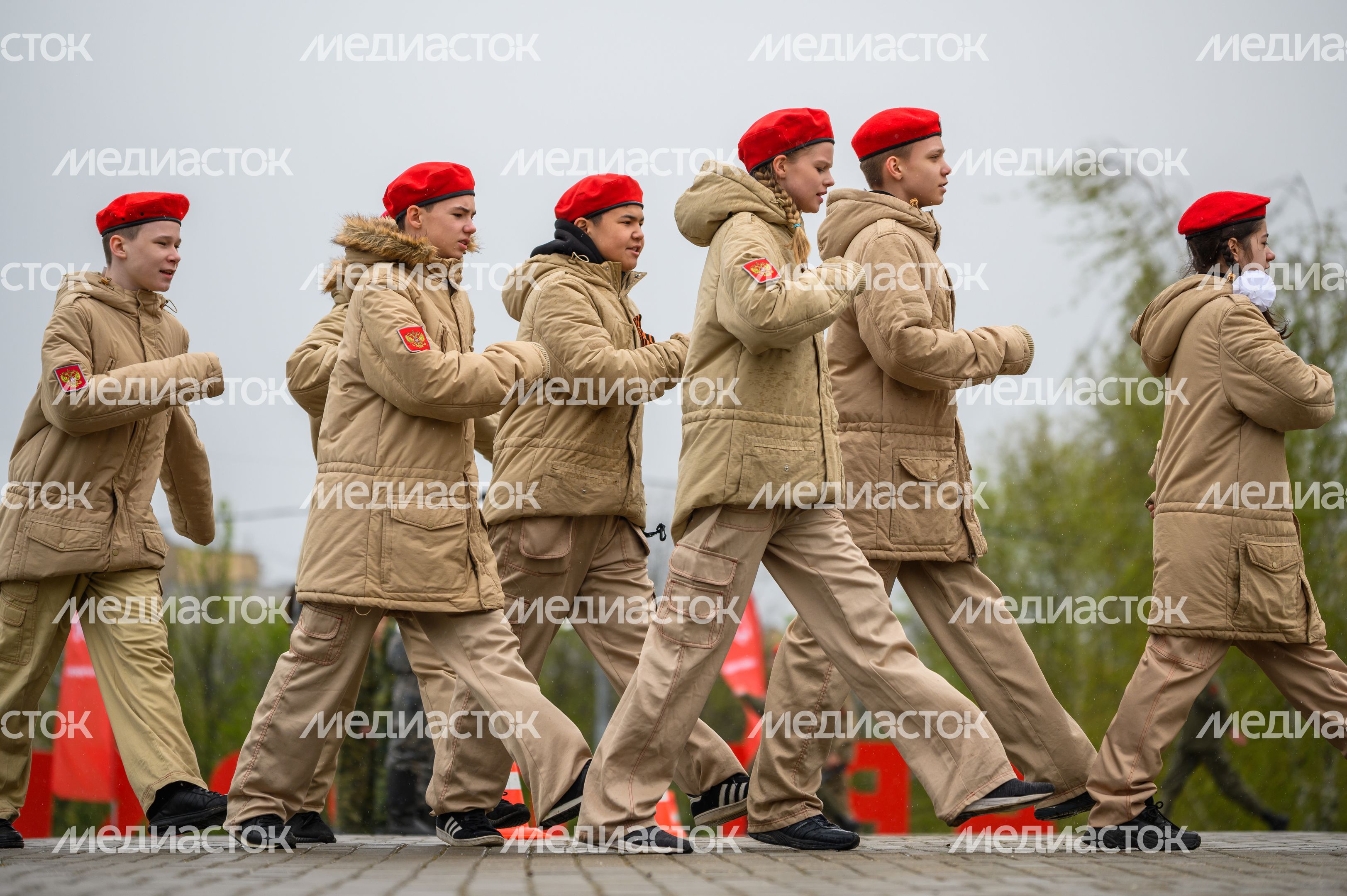 Военно-патриотическая игра «Юнармия, вперед!», посвященная Дню Победы, в Горках Ленинских Военно-патриотическая игра «Юнармия, вперед!», посвященная Дню Победы, в Горках Ленинских