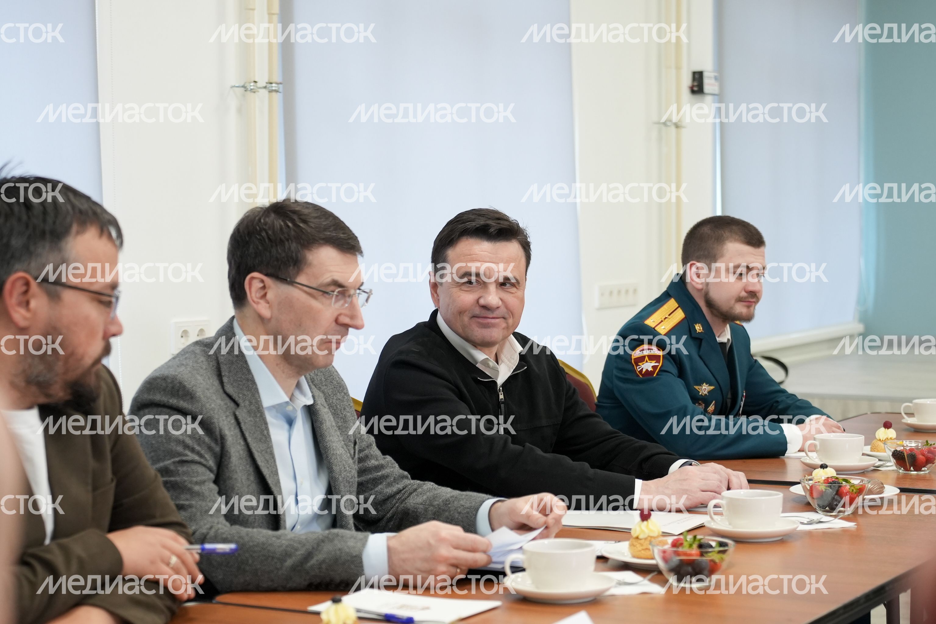 Андрей Воробьев и Игорь Щёголев встретились с финалистами программы "Герои Подмосковья" Андрей Воробьев и Игорь Щёголев встретились с финалистами программы "Герои Подмосковья"