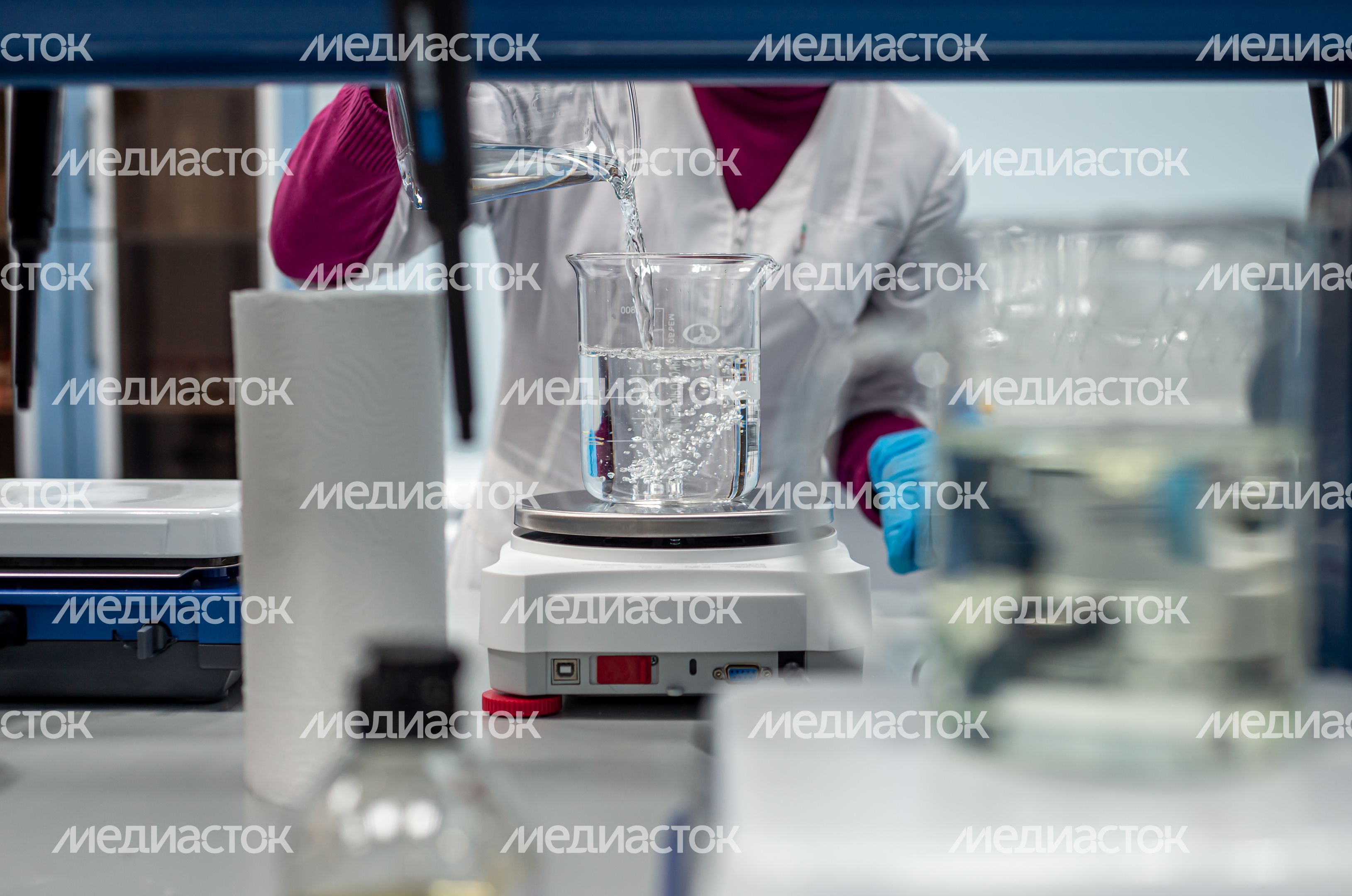 Процесс работы фабрики косметического бренда Mixit