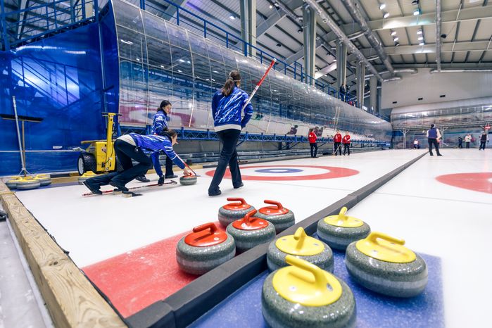 Всероссийские соревнования по керлингу среди женских команд в Дмитрове