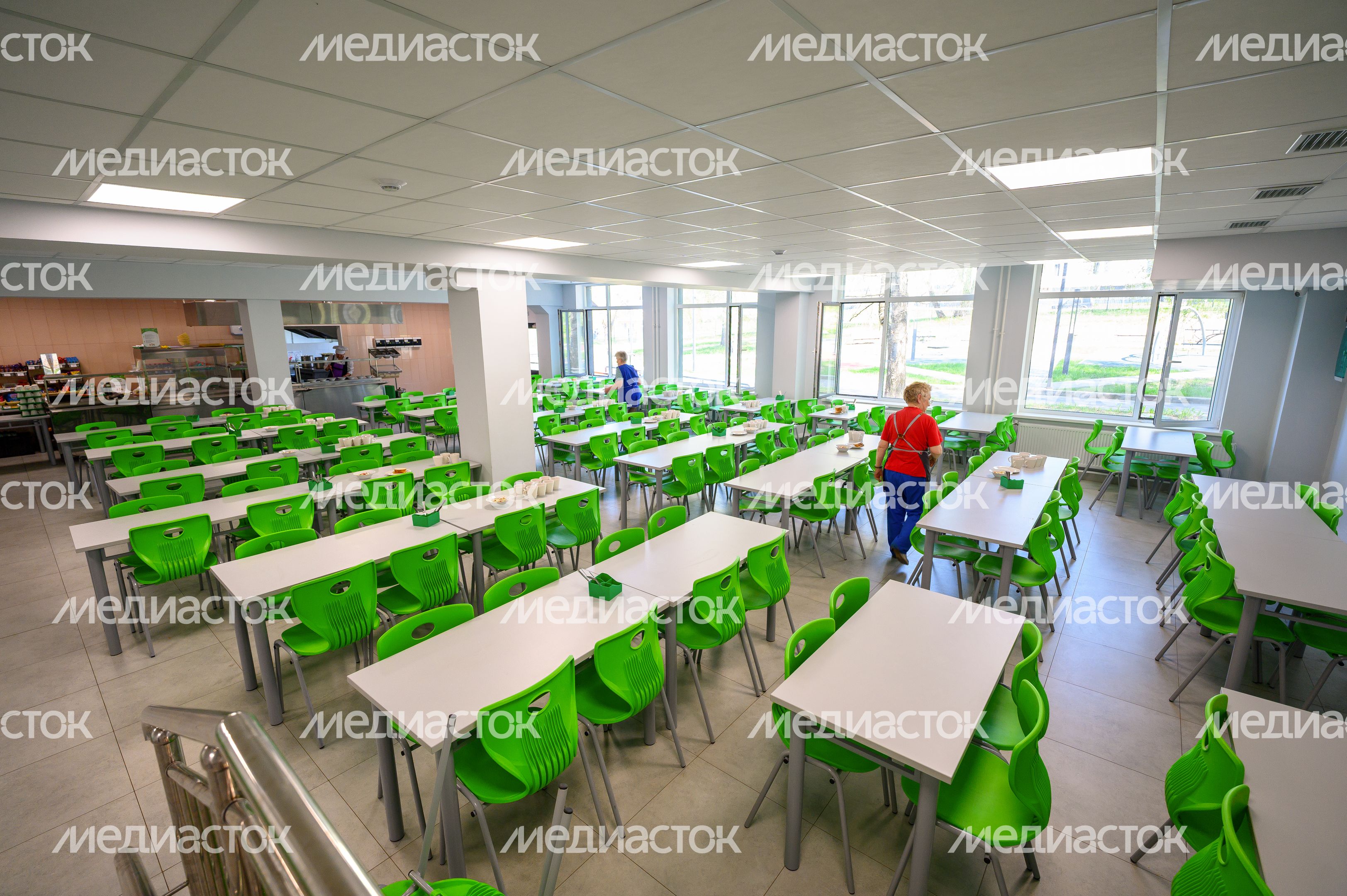Столовая в средней школе №2 Серпухова после капитального ремонта (Школе современного образования на улице Луначарского)