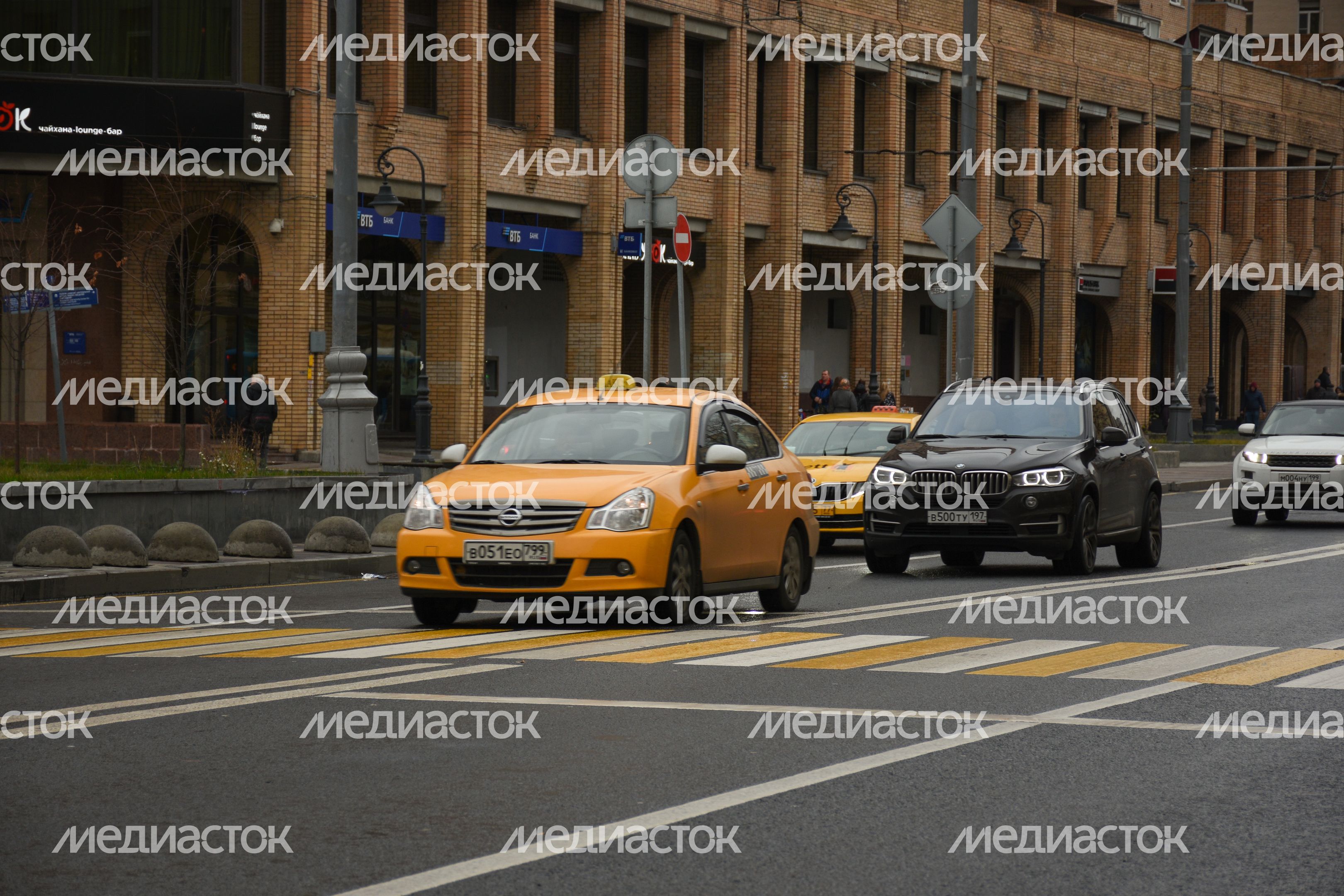 Повседневная жизнь города в Москве осенью