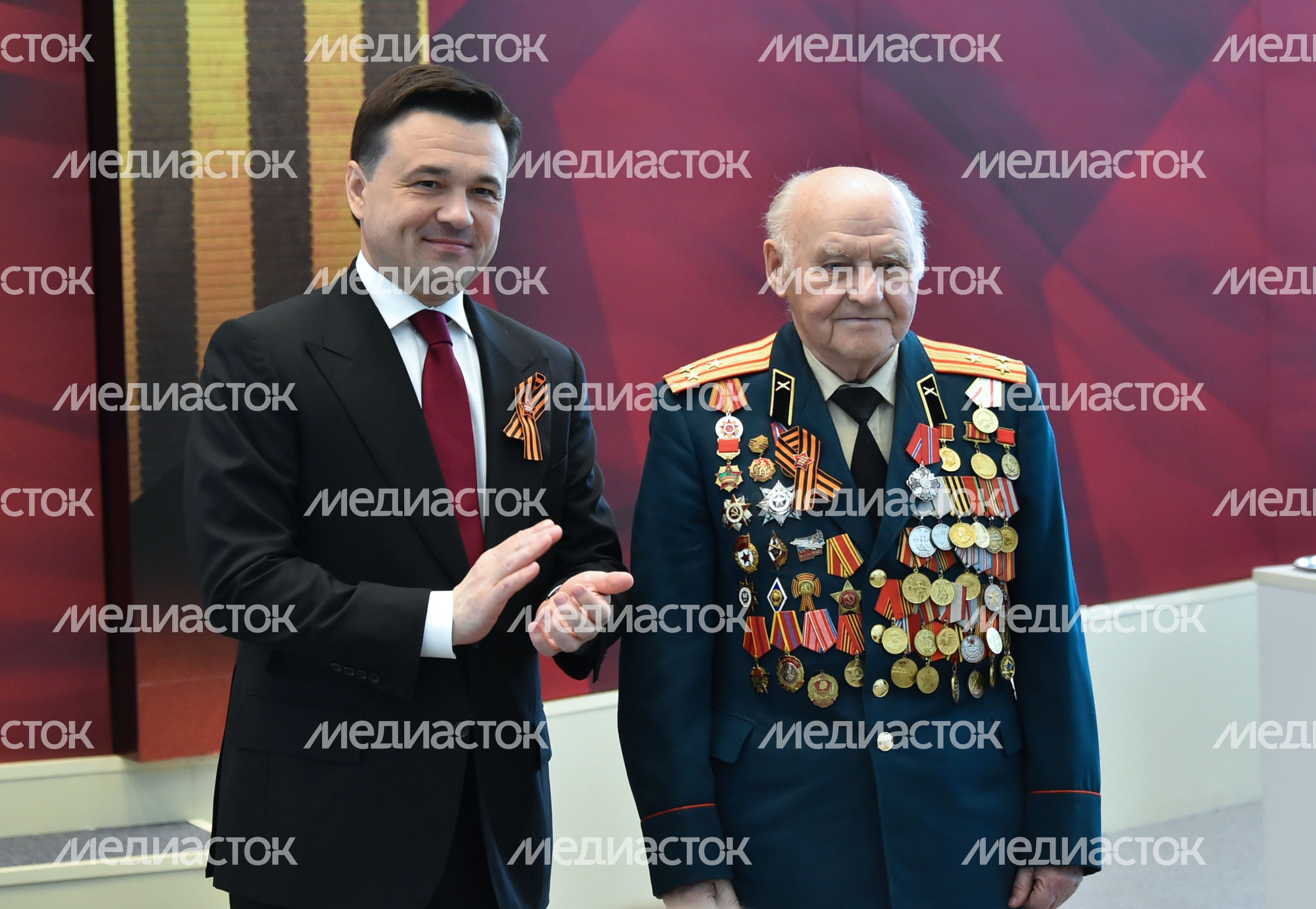 А. Воробьев вручил награды на празднике в честь Дня Победы