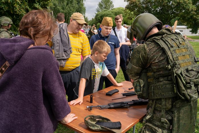 Интерактивная площадка с демонстрацией оружия на военно-историческом фестивале «Ополчение. По зову сердца»
