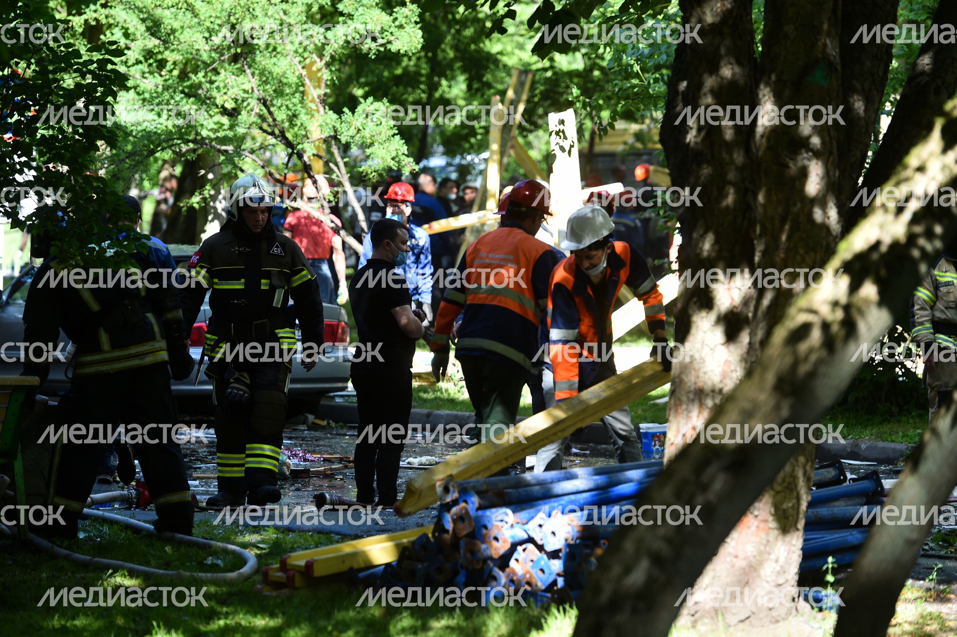Кадры с места взрыва в доме на улице Проходчиков в Москве