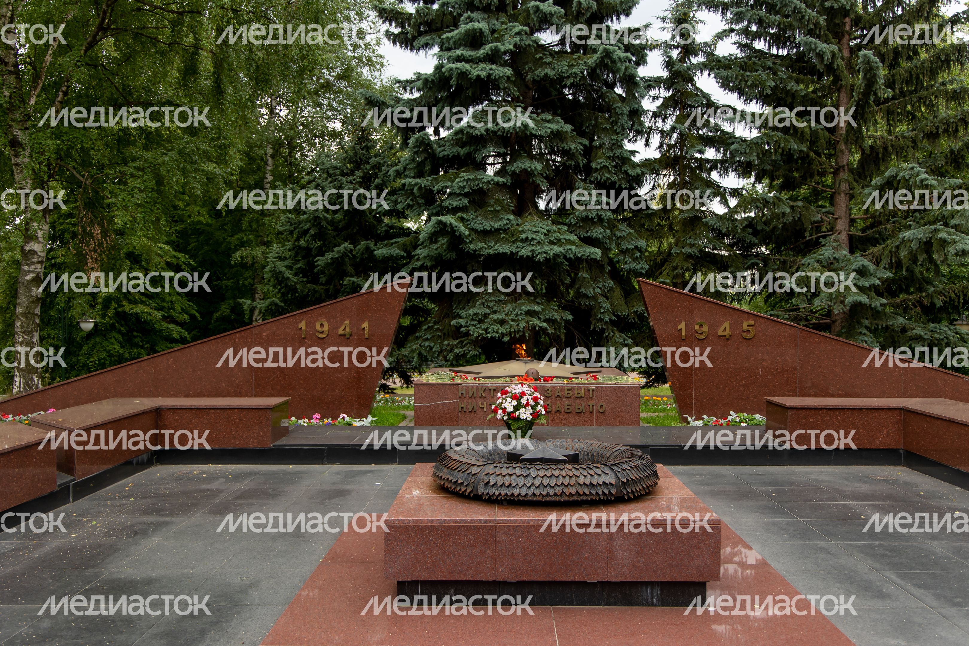 Памятник Никто не забыт, Ничто не забыто