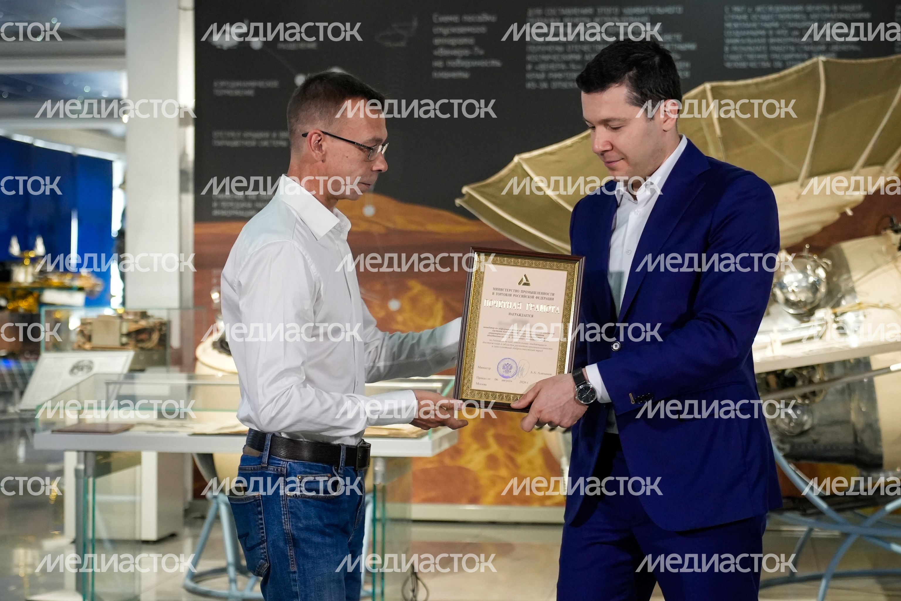 Антон Алиханов вручил награды лучшим сотрудникам НПО им. С.А. Лавочкина