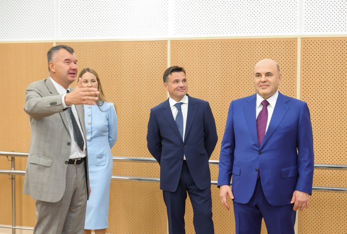 Михаил Мишустин и Андрей Воробьев поздравили учащихся и педагогов лобненского лицея «Авиатика»