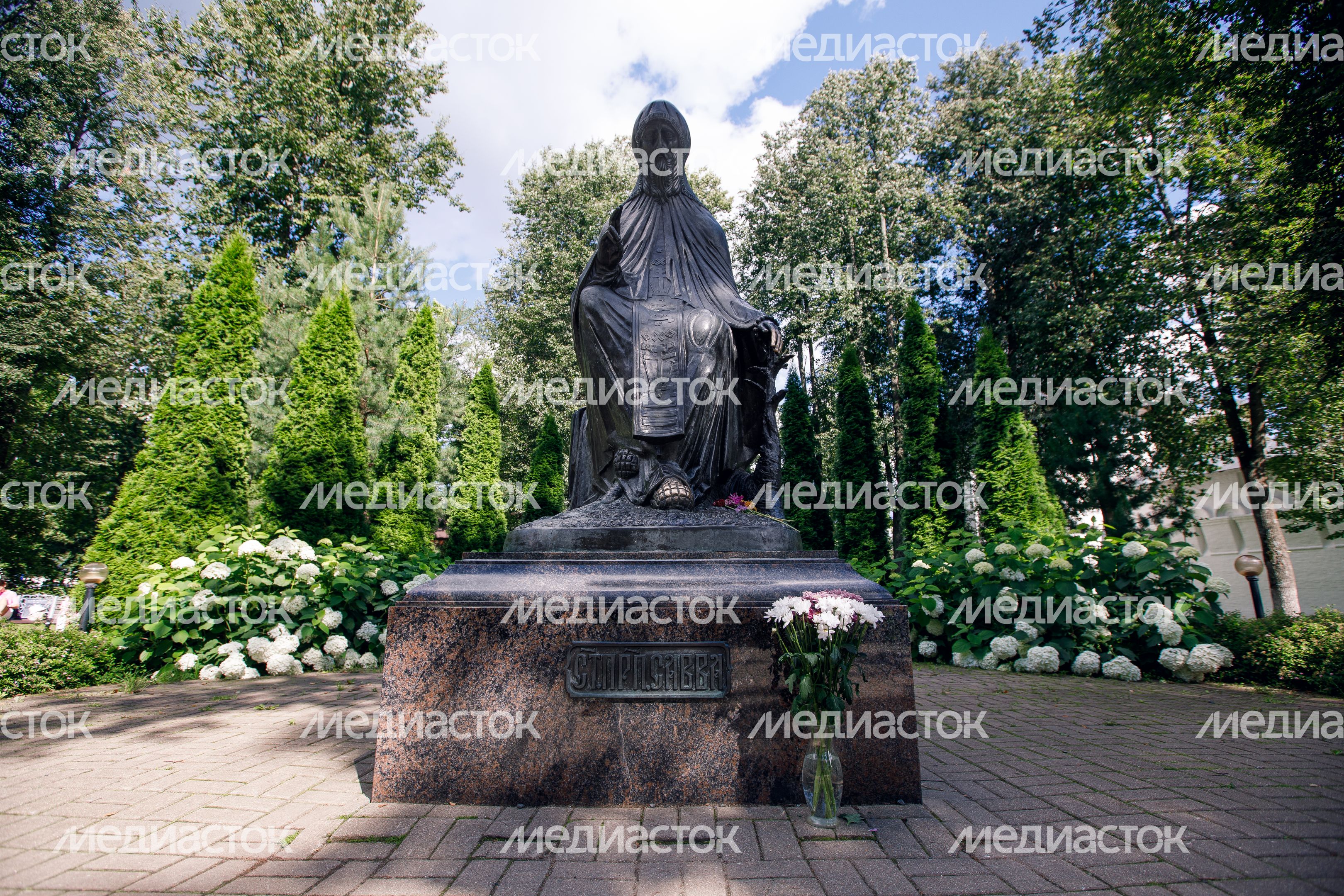 Звенигород. Памятник преподобному Савве Сторожевскому Звенигород. Памятник преподобному Савве Сторожевскому