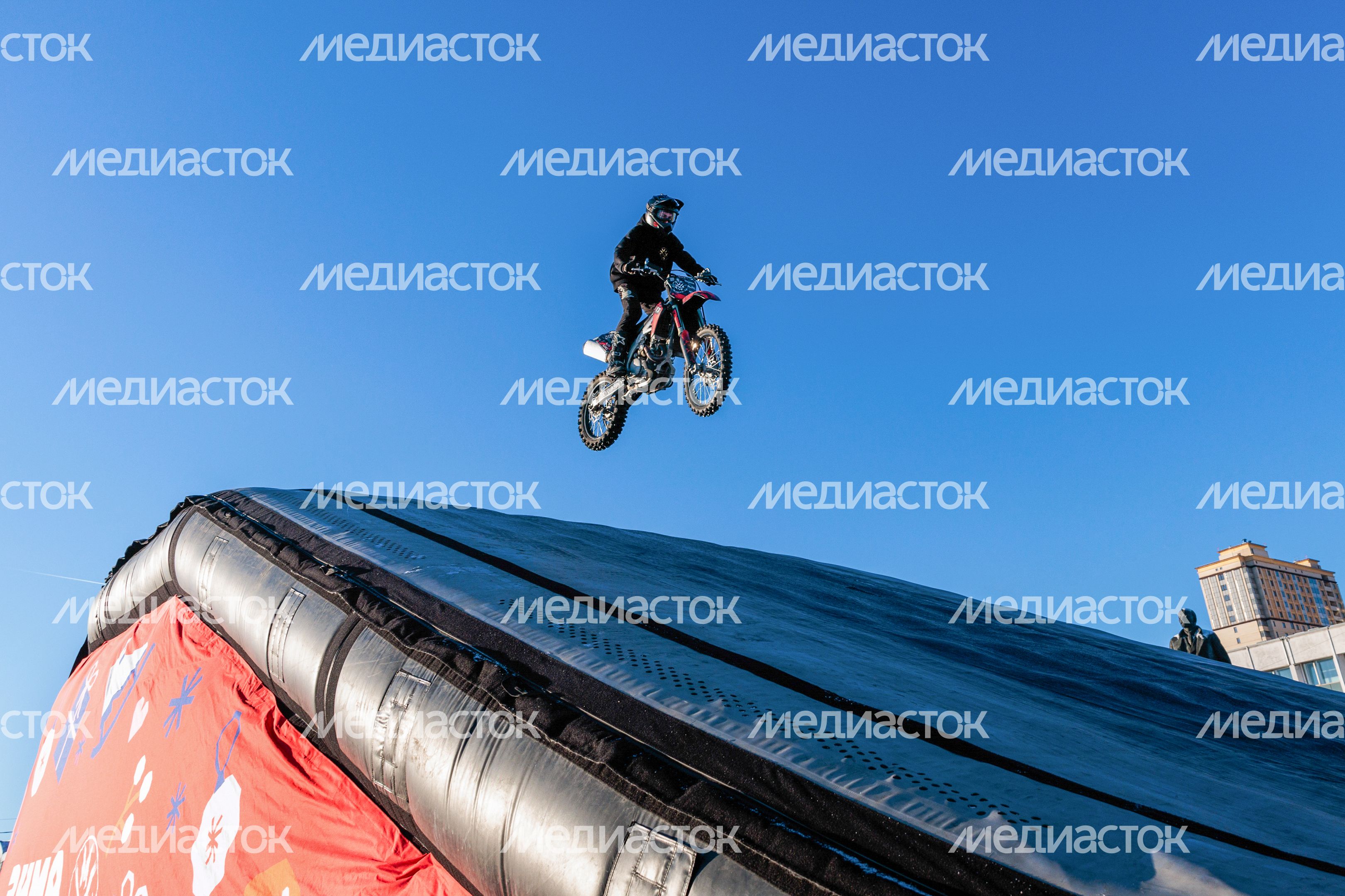 Зимний фристайл-мотокросс от команды FMX13 в Одинцово Зимний фристайл-мотокросс от команды FMX13 в Одинцово