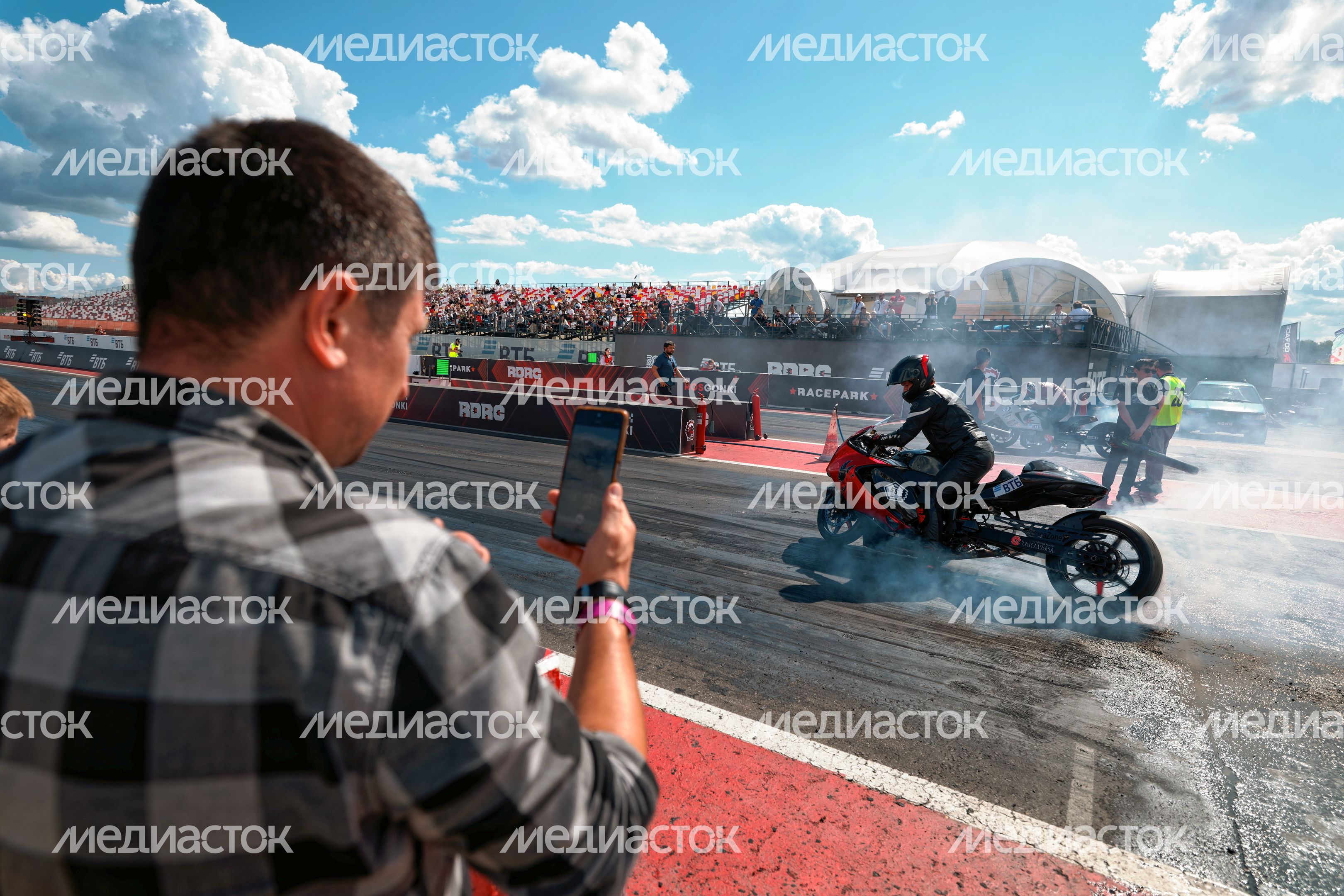 Чемпионат и Кубок России по дрэг-рейсингу RDRC 2026. Заезд мотоциклов на автодроме RDRC Racepark в Раменском округе
