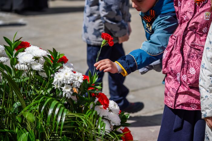 Патриотическая акция "Вахта Памяти" у Мемориала Славы в Королеве