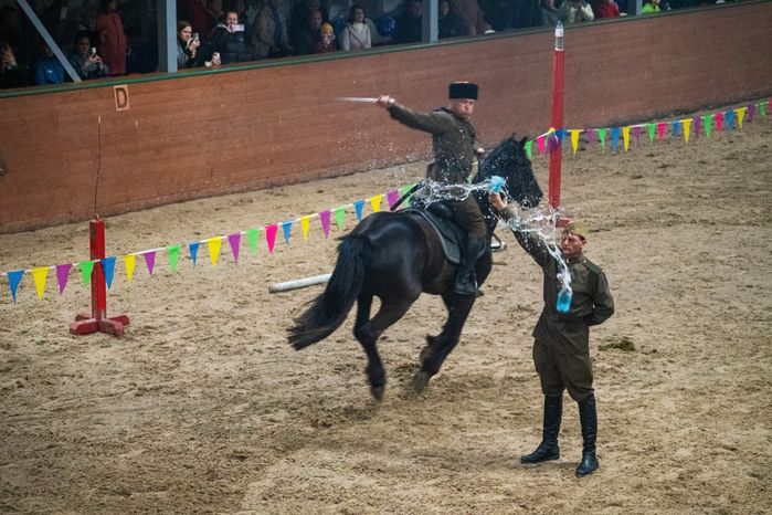 Конное представление «Наша весна! Наша Победа!» в парке «Патриот»