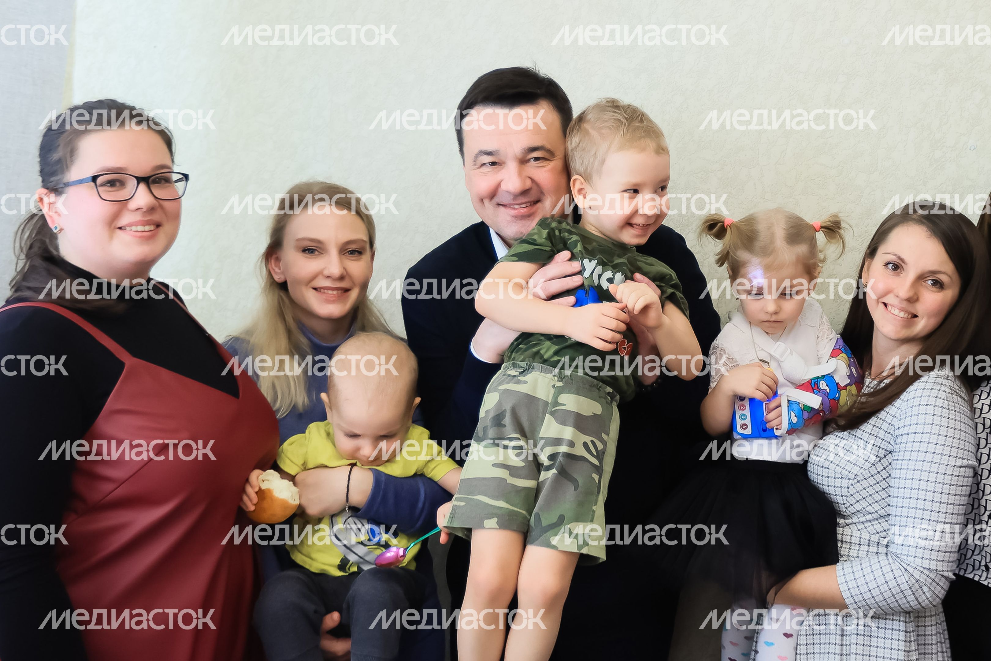 Встреча губернатора с супругами офицеров, участвующих в СВО