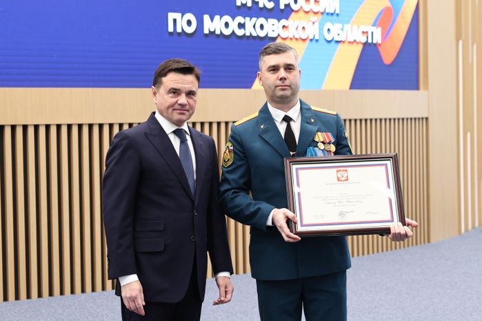 Андрей Воробьев поздравил сотрудников МЧС с Днем спасателя и 35-летием ведомства