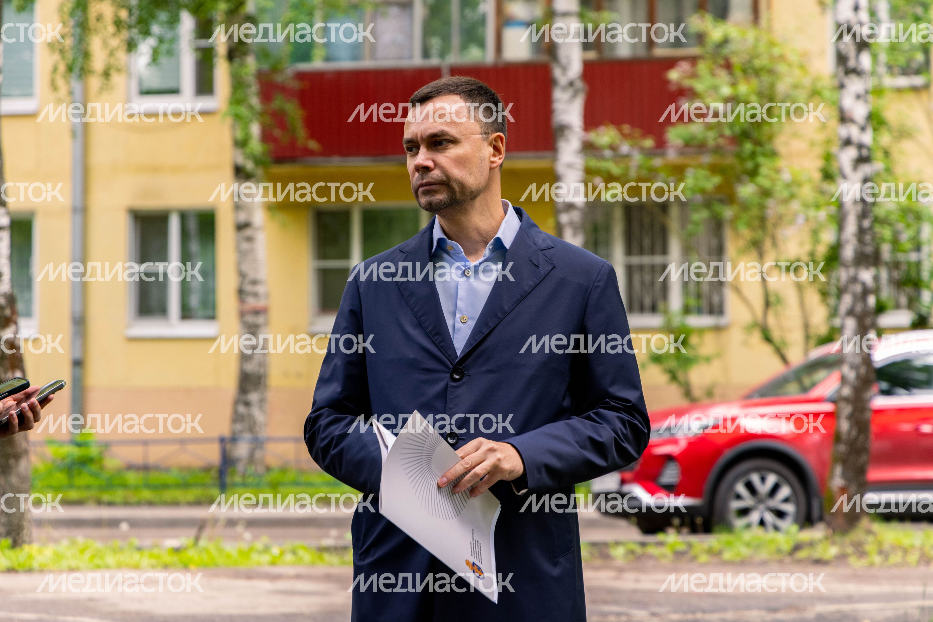 Всеволод Волосевич оценил выполнение работ по благоустройству дворовых территорий и «народных троп» Всеволод Волосевич оценил выполнение работ по благоустройству дворовых территорий и «народных троп»