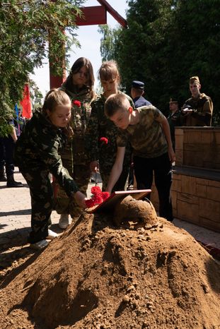 Деревня Слобода. Перезахоронение солдат ВОВ