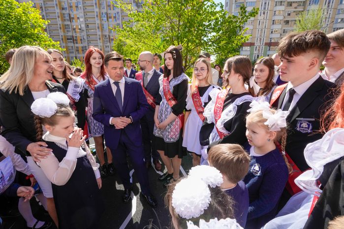 Губернатор поздравил выпускников реутовской СОШ №10 с последним звонком